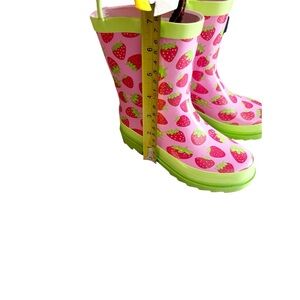 NWT BERRY excited to bring these into my shop! These are The Blue Mountain Kids